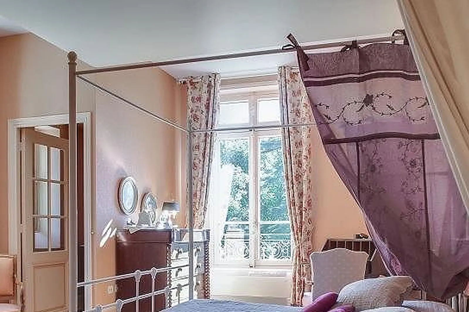 Lieux événementiels, CLOS DES TOURELLES ***