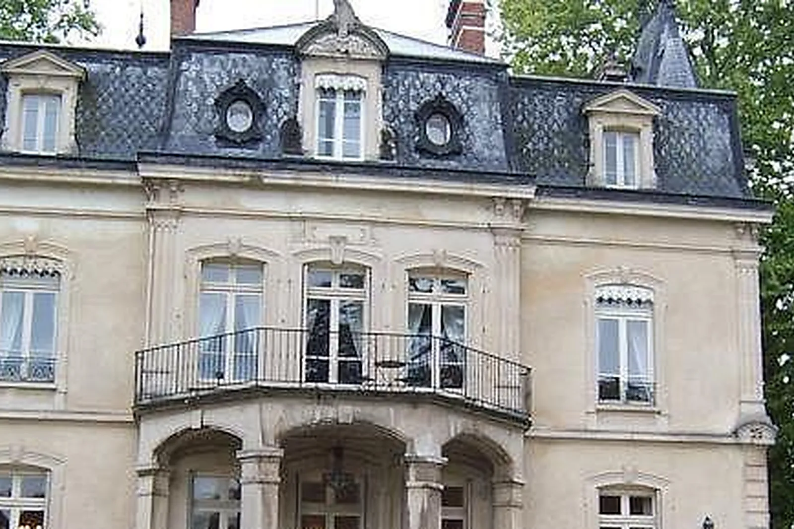 Lieux événementiels, CLOS DES TOURELLES ***