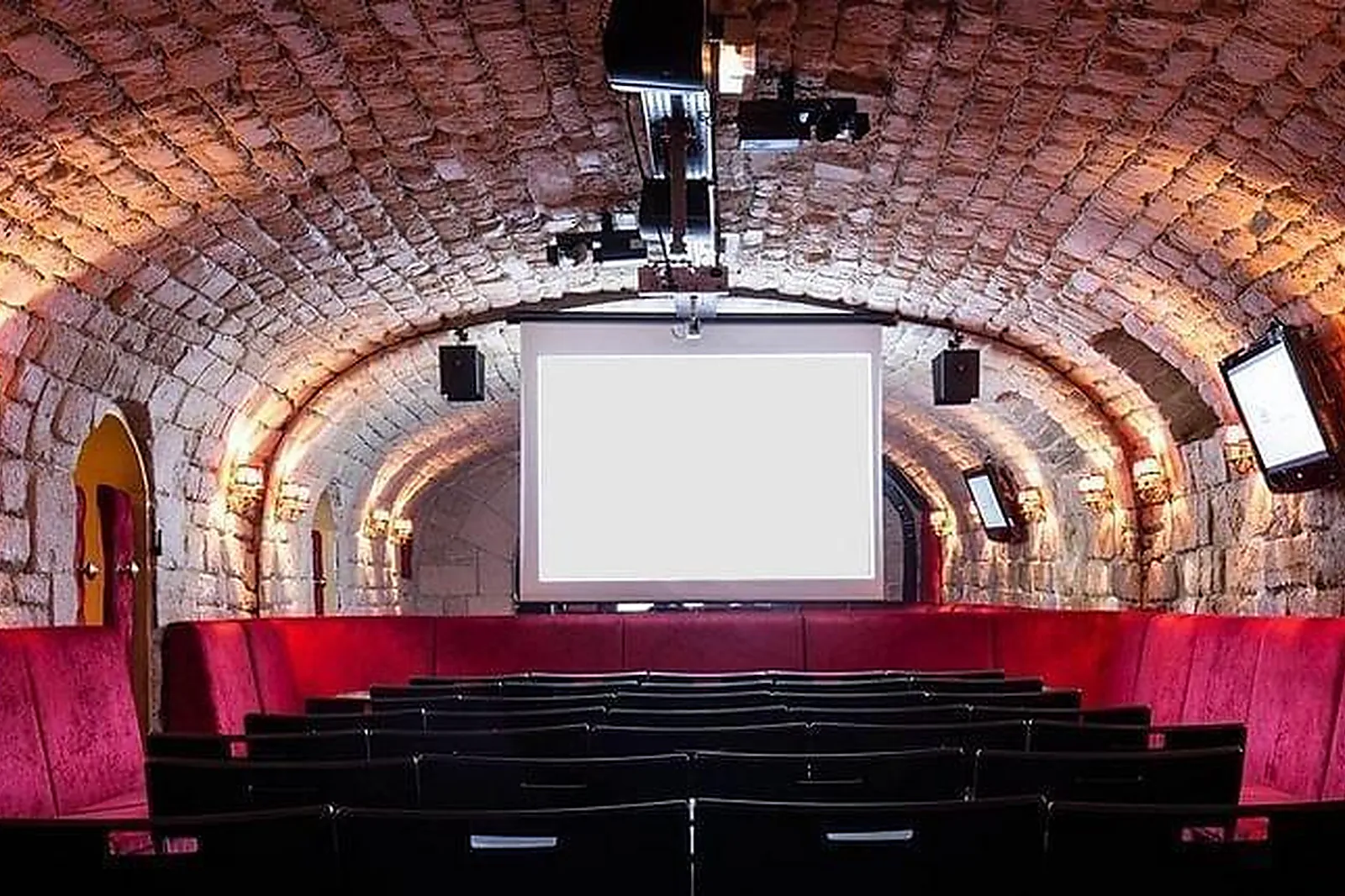 Lieux événementiels, CLUB DES ANGLAIS