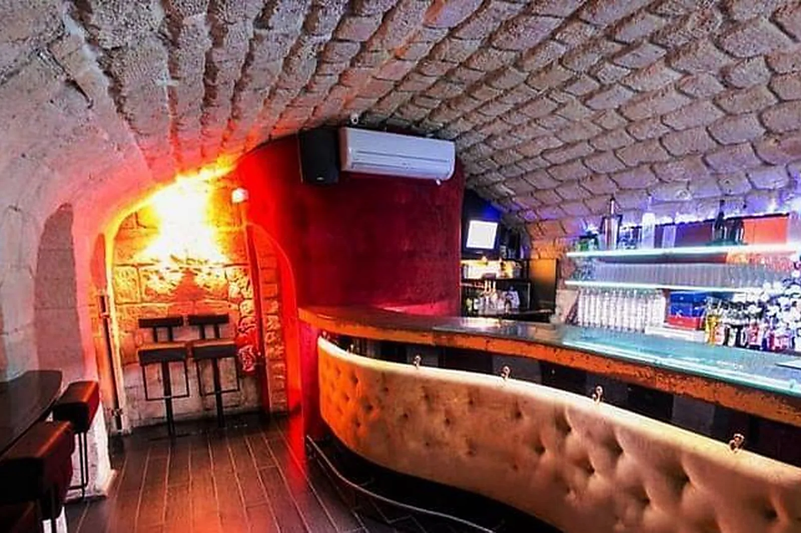 Lieux événementiels, CLUB DES ANGLAIS