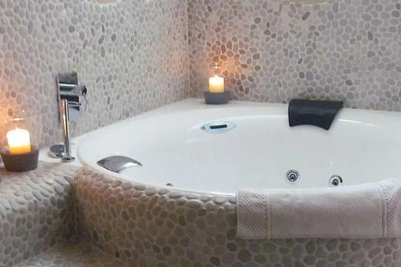 Lieux événementiels, GÎTE LA CHARRETTE FLEURIE