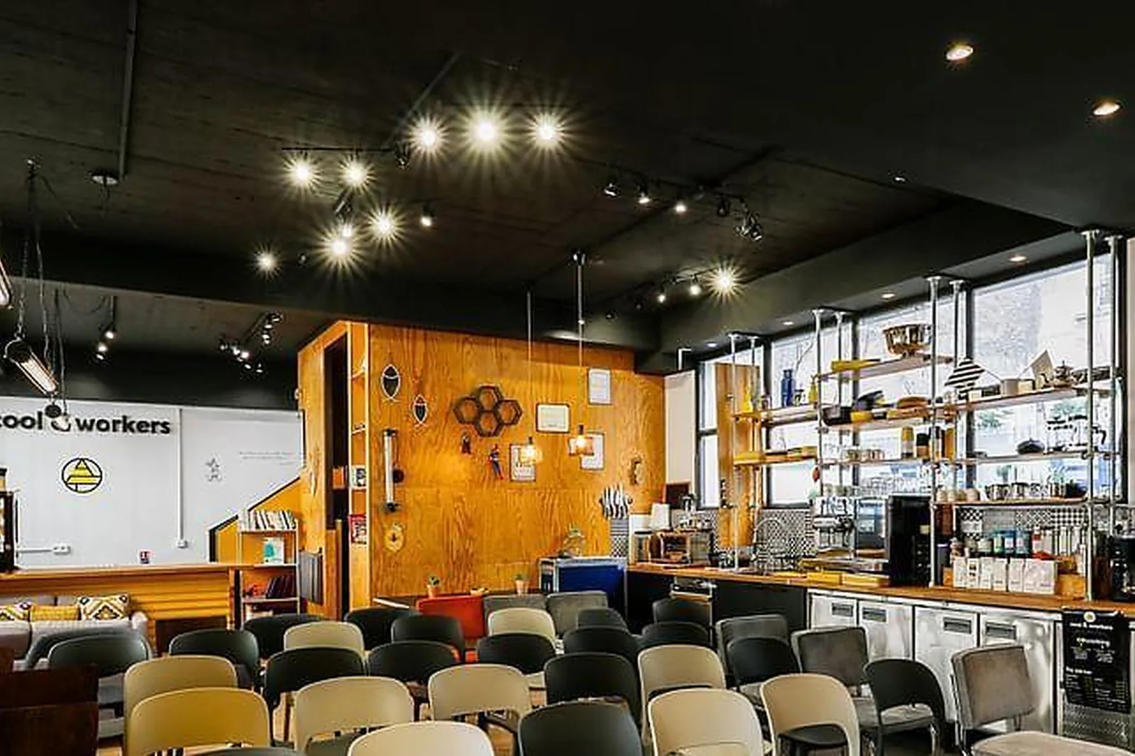 Lieux événementiels, COOL AND WORKERS DAHOMEY