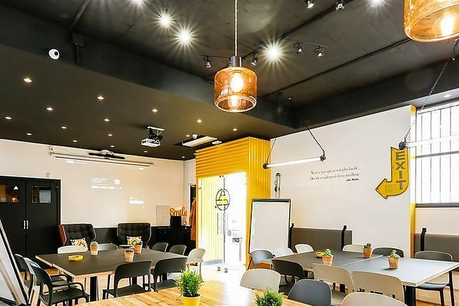 Lieux événementiels, COOL AND WORKERS DAHOMEY