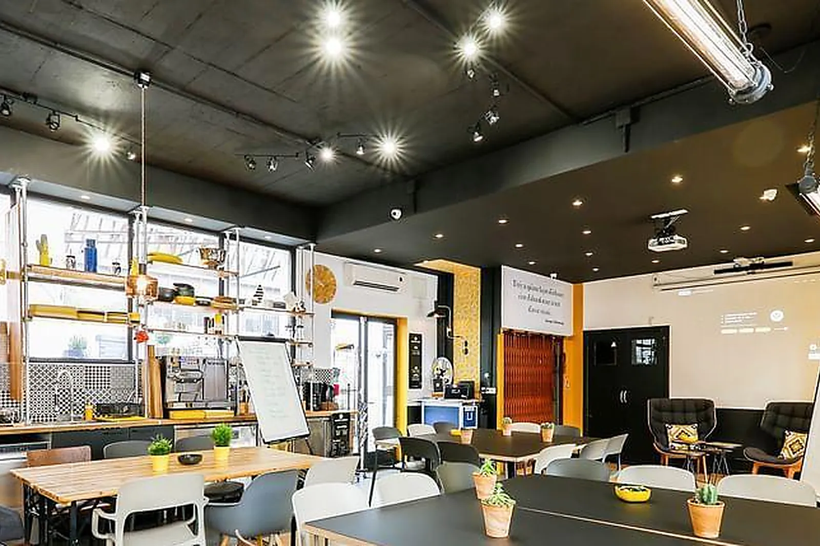 Lieux événementiels, COOL AND WORKERS DAHOMEY