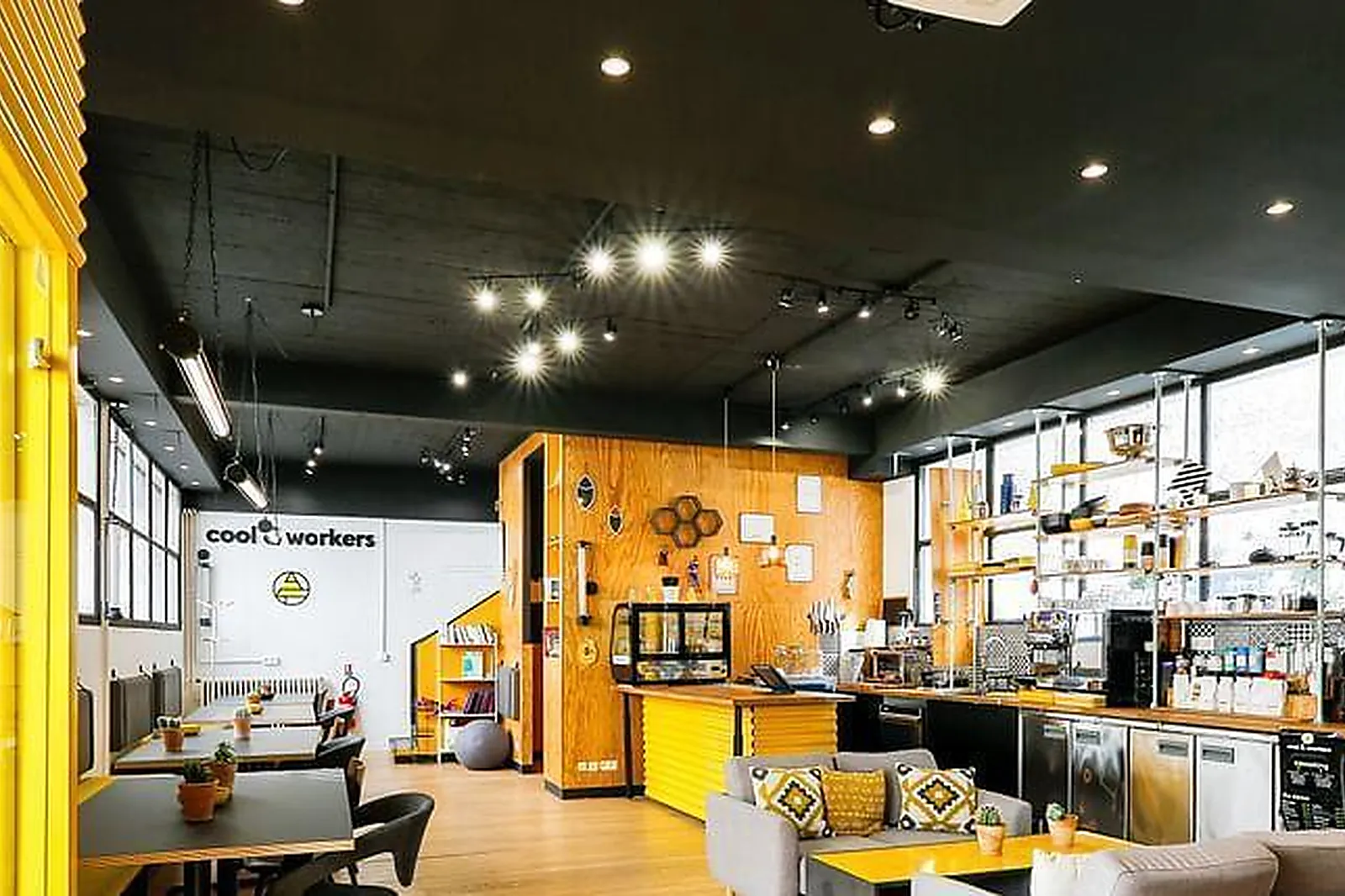 Lieux événementiels, COOL AND WORKERS DAHOMEY