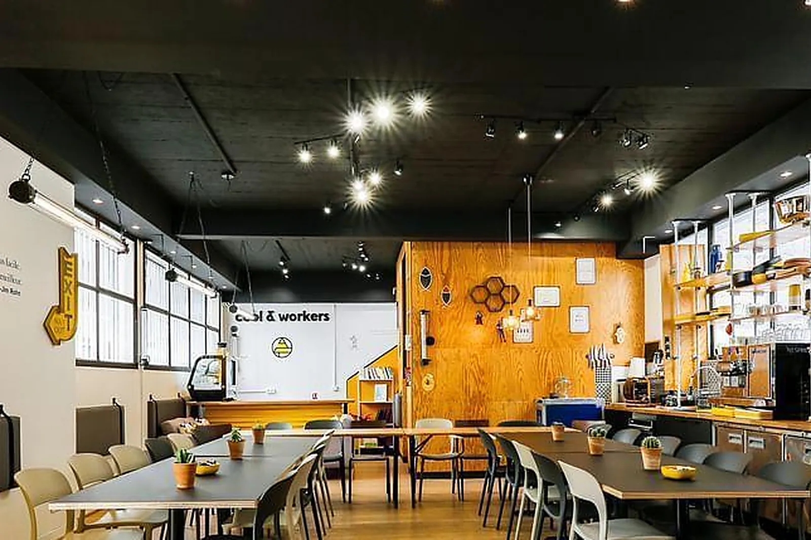 Lieux événementiels, COOL AND WORKERS DAHOMEY