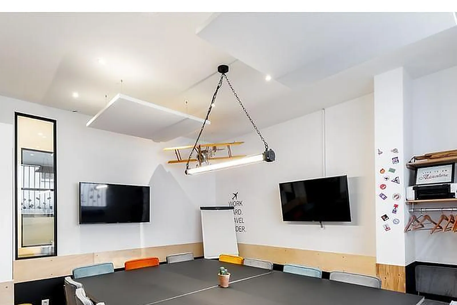 Lieux événementiels, COOL AND WORKERS DAHOMEY