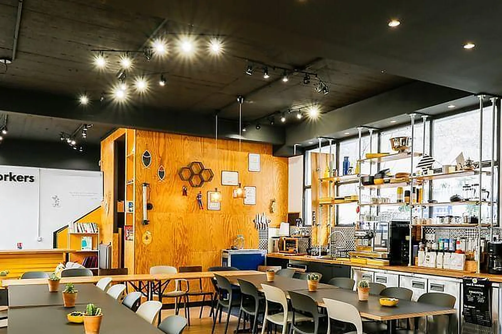 Lieux événementiels, COOL AND WORKERS DAHOMEY