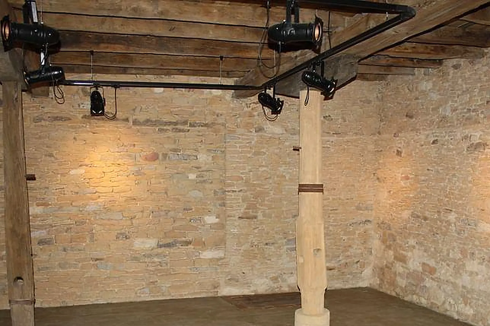 Lieux événementiels, COUR DORÉE