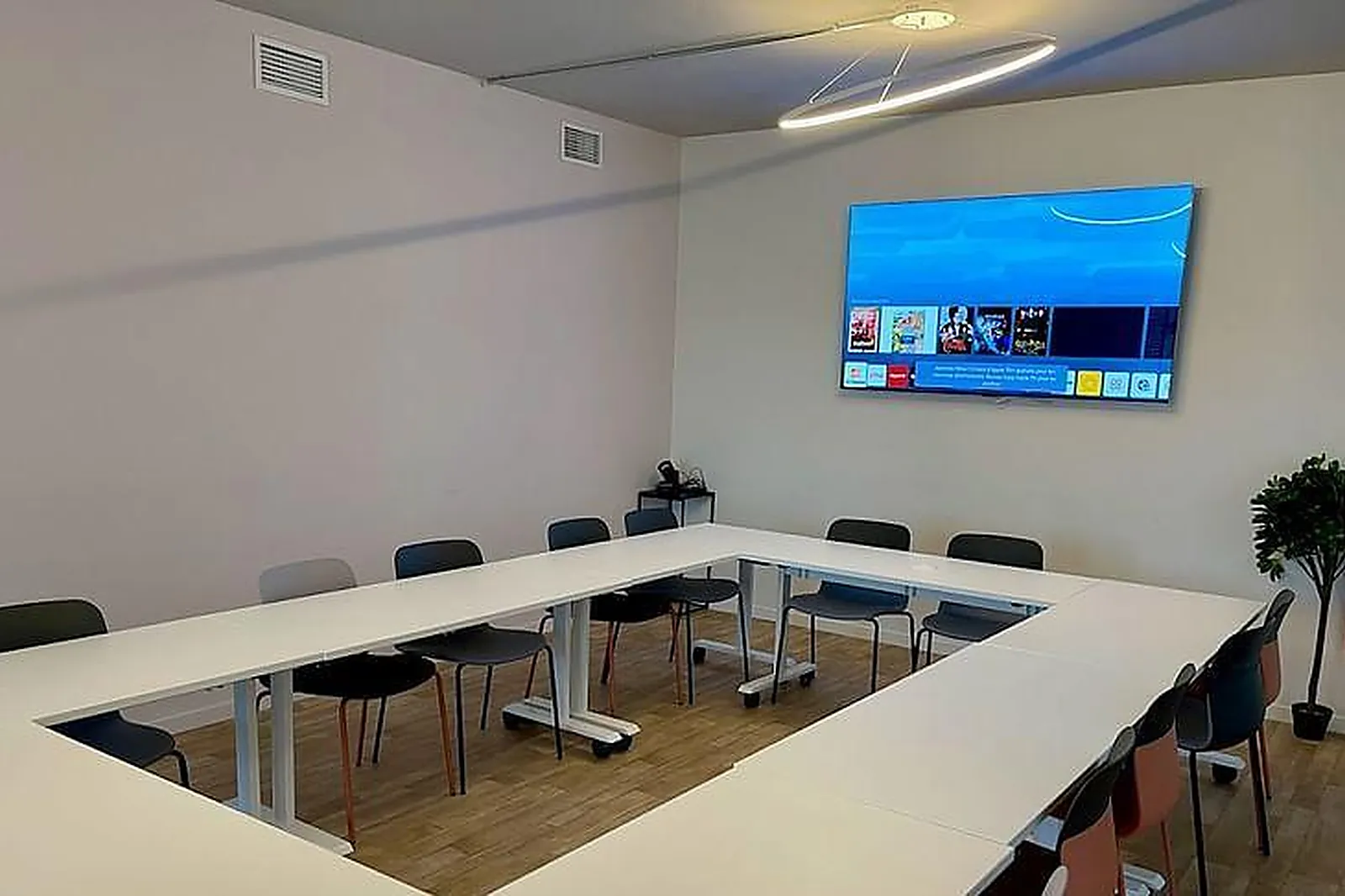 Lieux événementiels, COWO LE COWORKING DES HALLES 610 JACOU