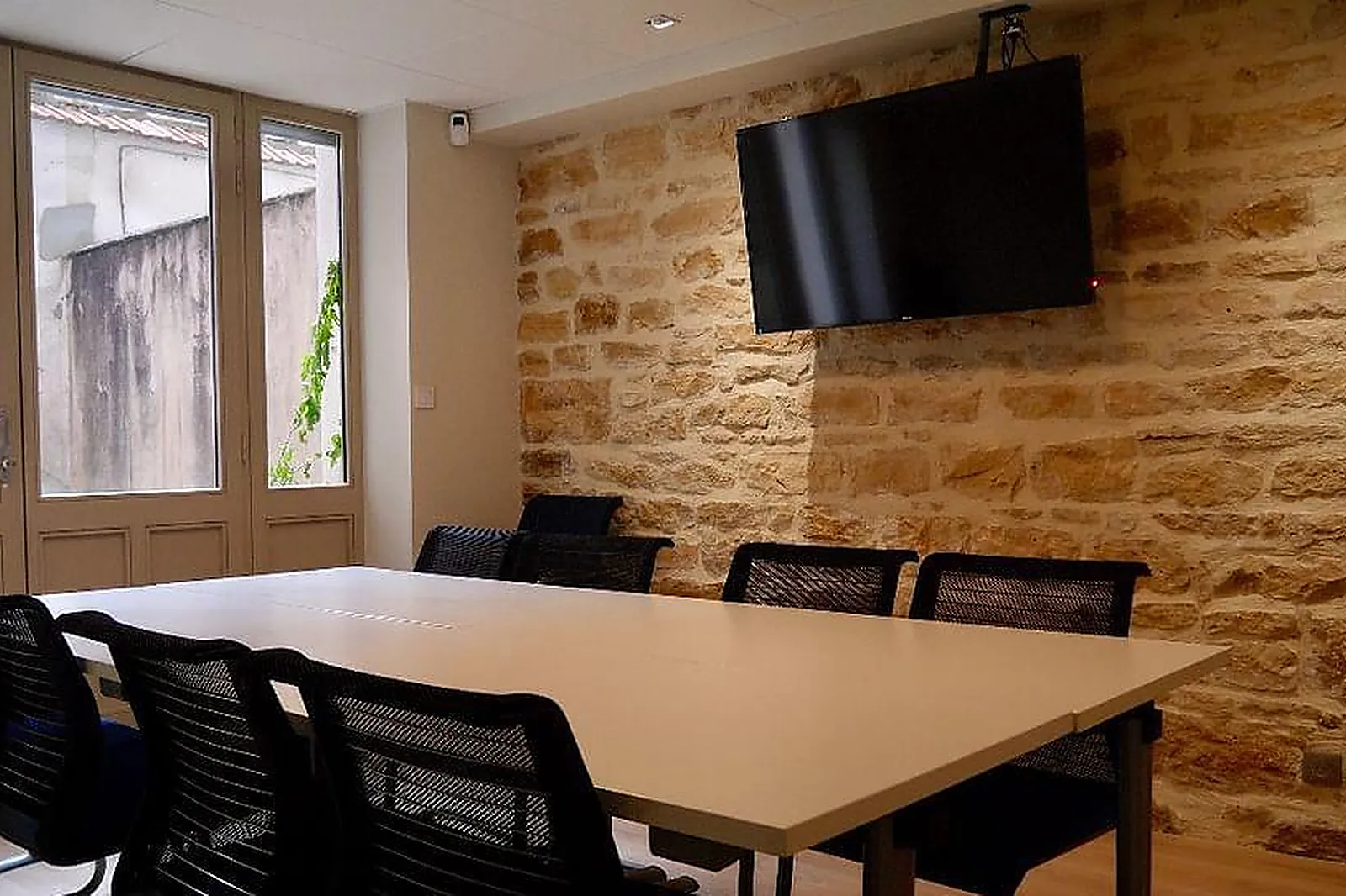 Lieux événementiels, COWORKING EN FACE DE LA PISCINE