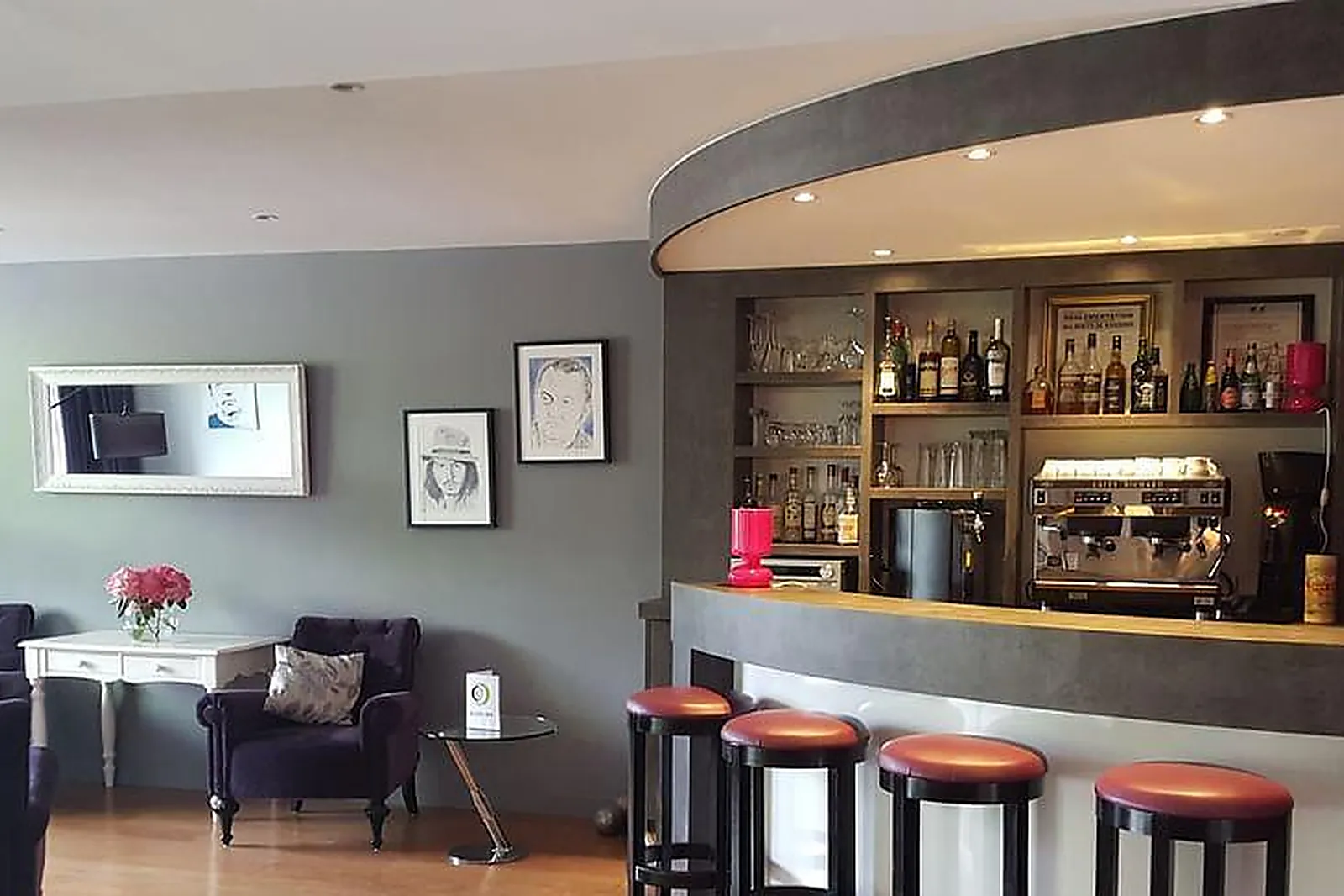 Lieux événementiels, COZY HOTEL***