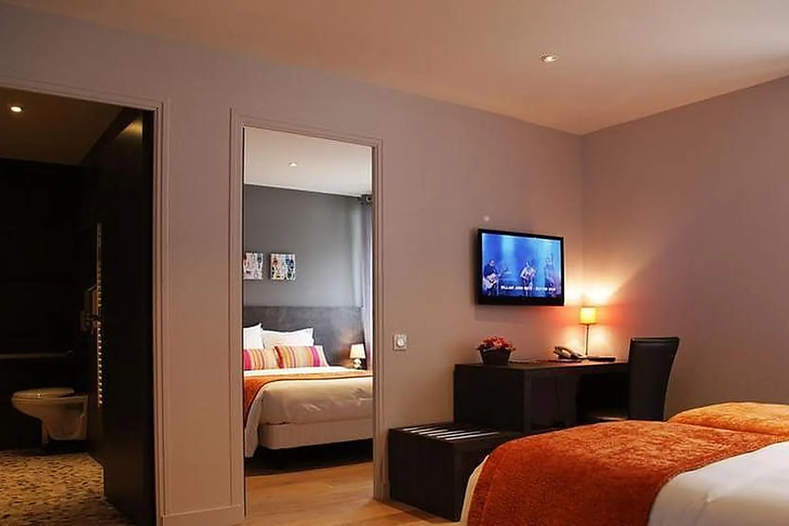 Lieux événementiels, COZY HOTEL***