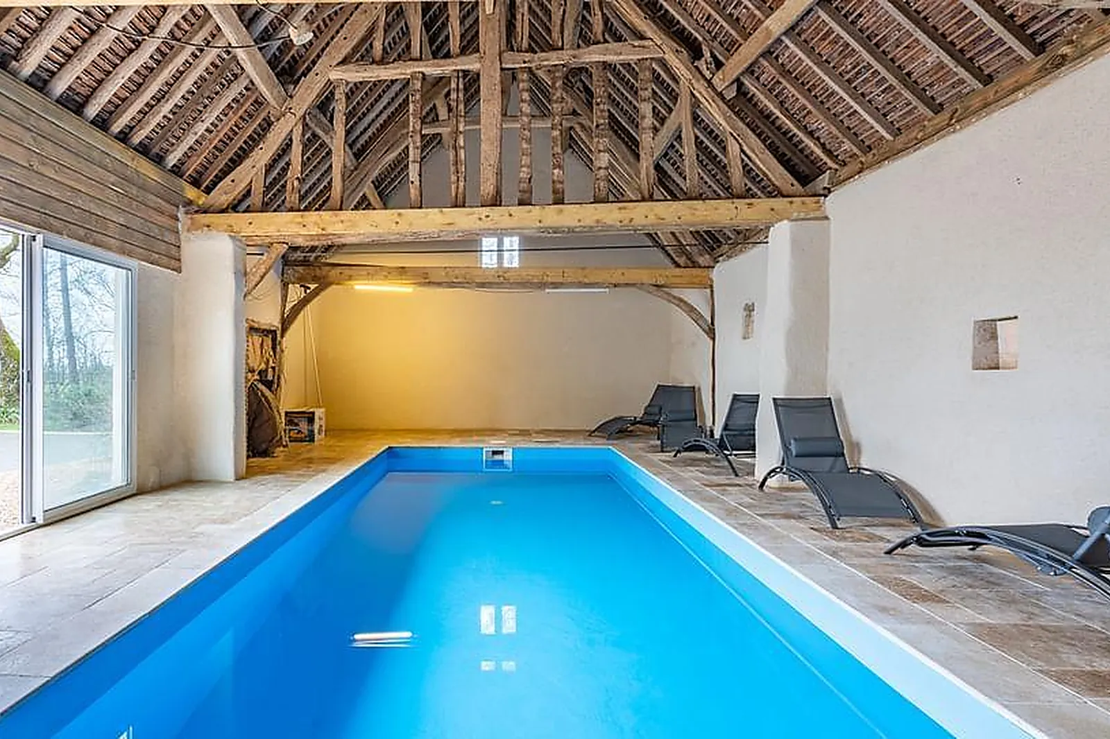 Lieux événementiels, CRAZY VILLAS - CHAMPS CORONS