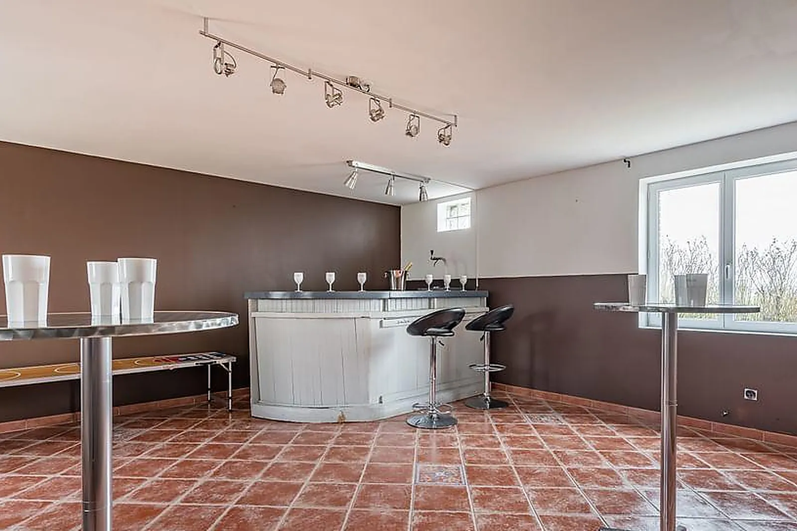 Lieux événementiels, CRAZY VILLAS - CHAMPS CORONS