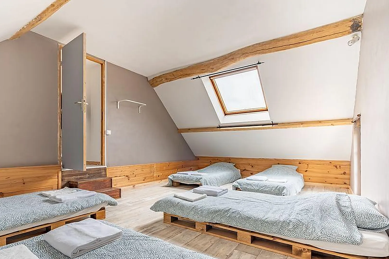 Lieux événementiels, CRAZY VILLAS - CHAMPS CORONS