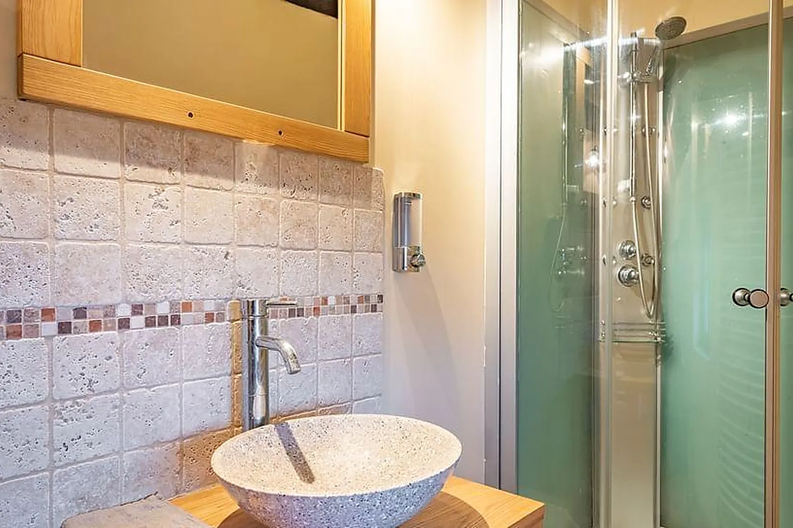 Lieux événementiels, CRAZY VILLAS - CHAMPS CORONS