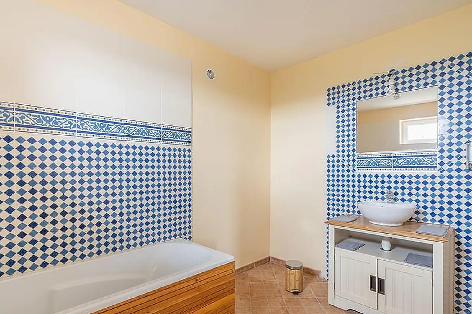 Lieux événementiels, CRAZY VILLAS - CHAMPS CORONS