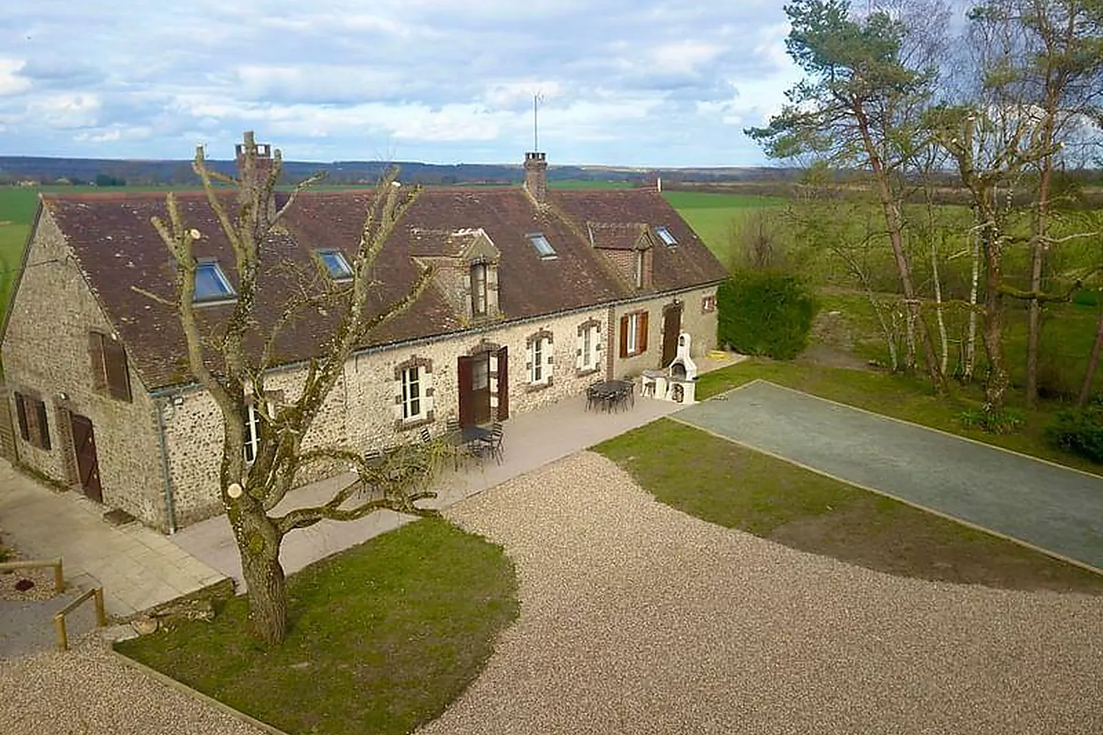 Lieux événementiels, CRAZY VILLAS - CHAMPS CORONS