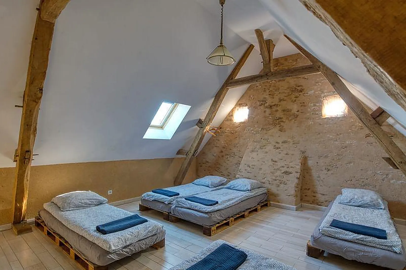 Lieux événementiels, CRAZY-VILLAS / CHATEAUBERT