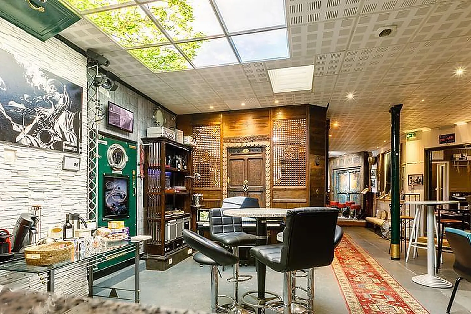 Lieux événementiels, CROSS LINER