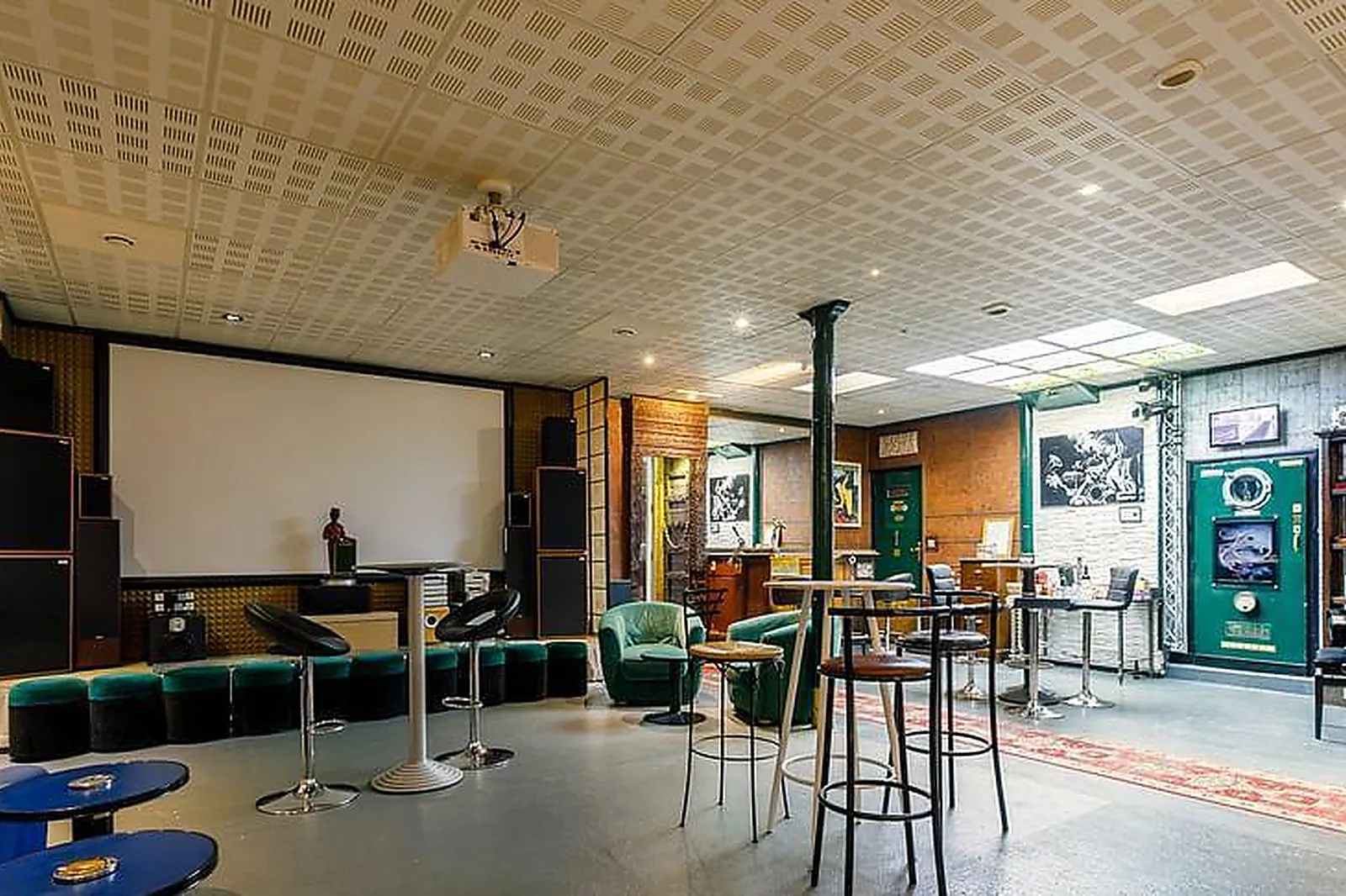 Lieux événementiels, CROSS LINER