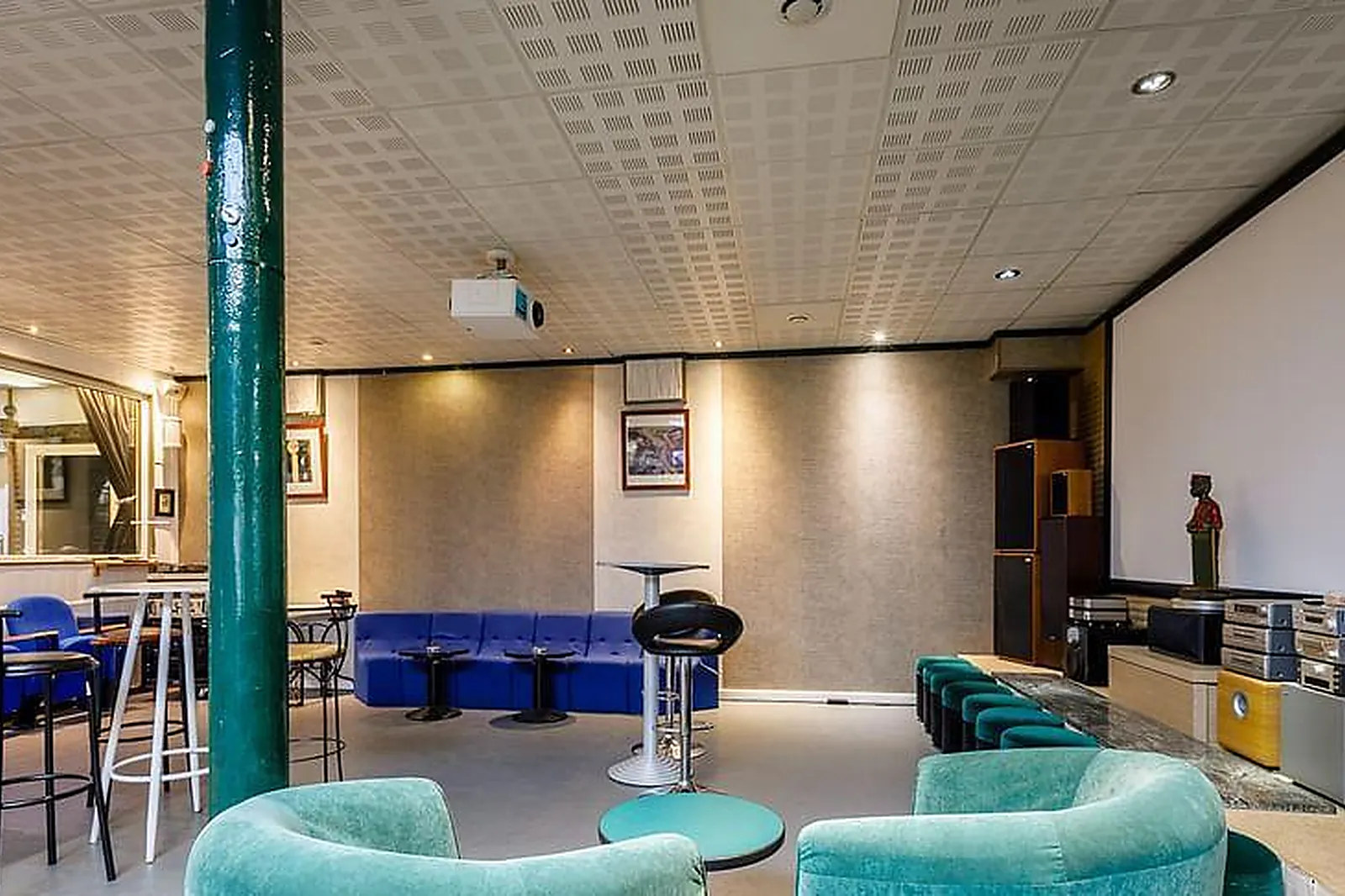 Lieux événementiels, CROSS LINER