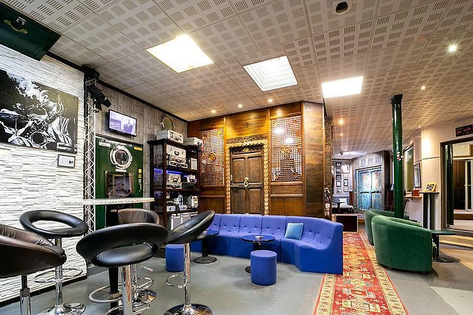 Lieux événementiels, CROSS LINER