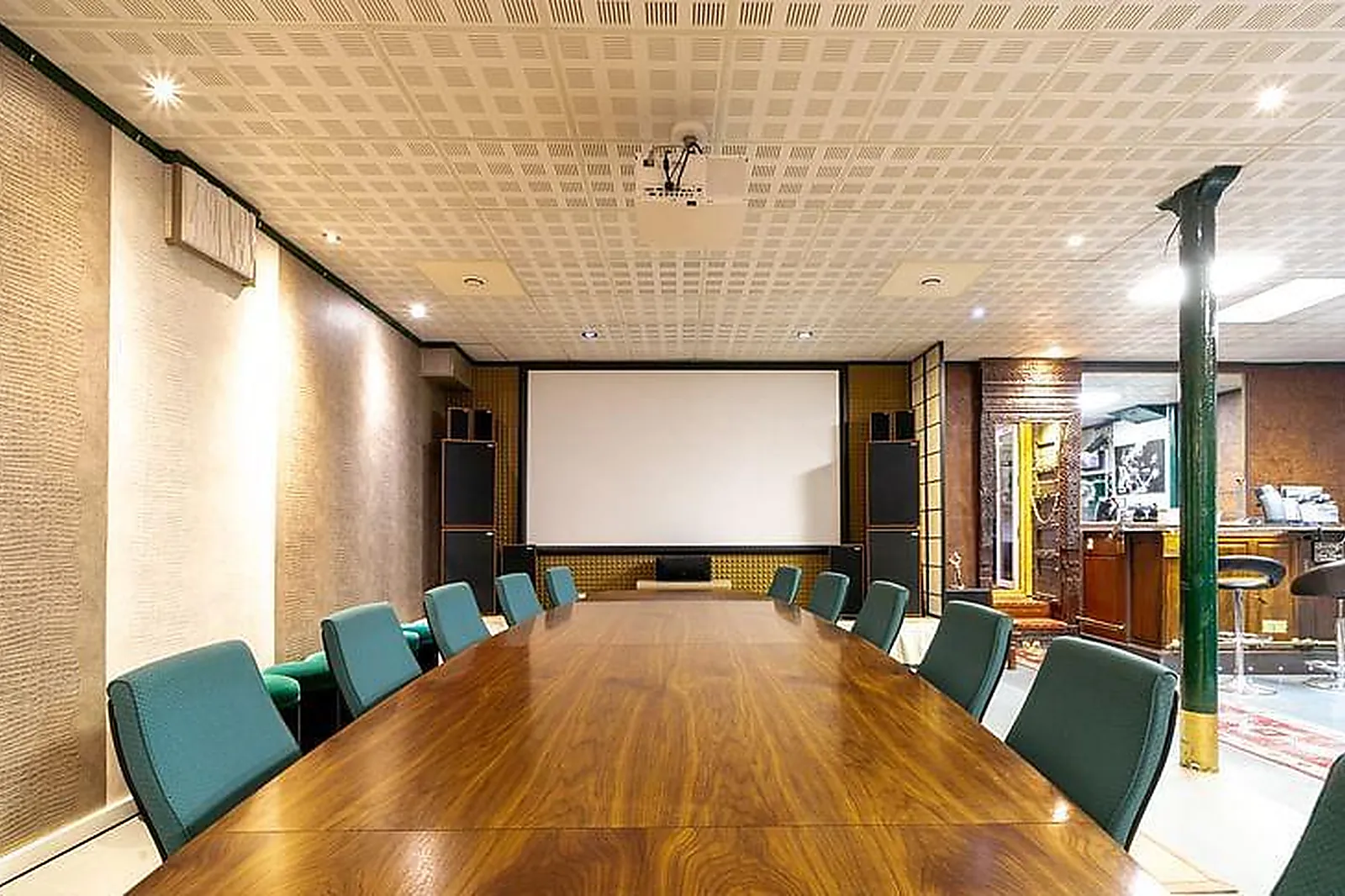 Lieux événementiels, CROSS LINER