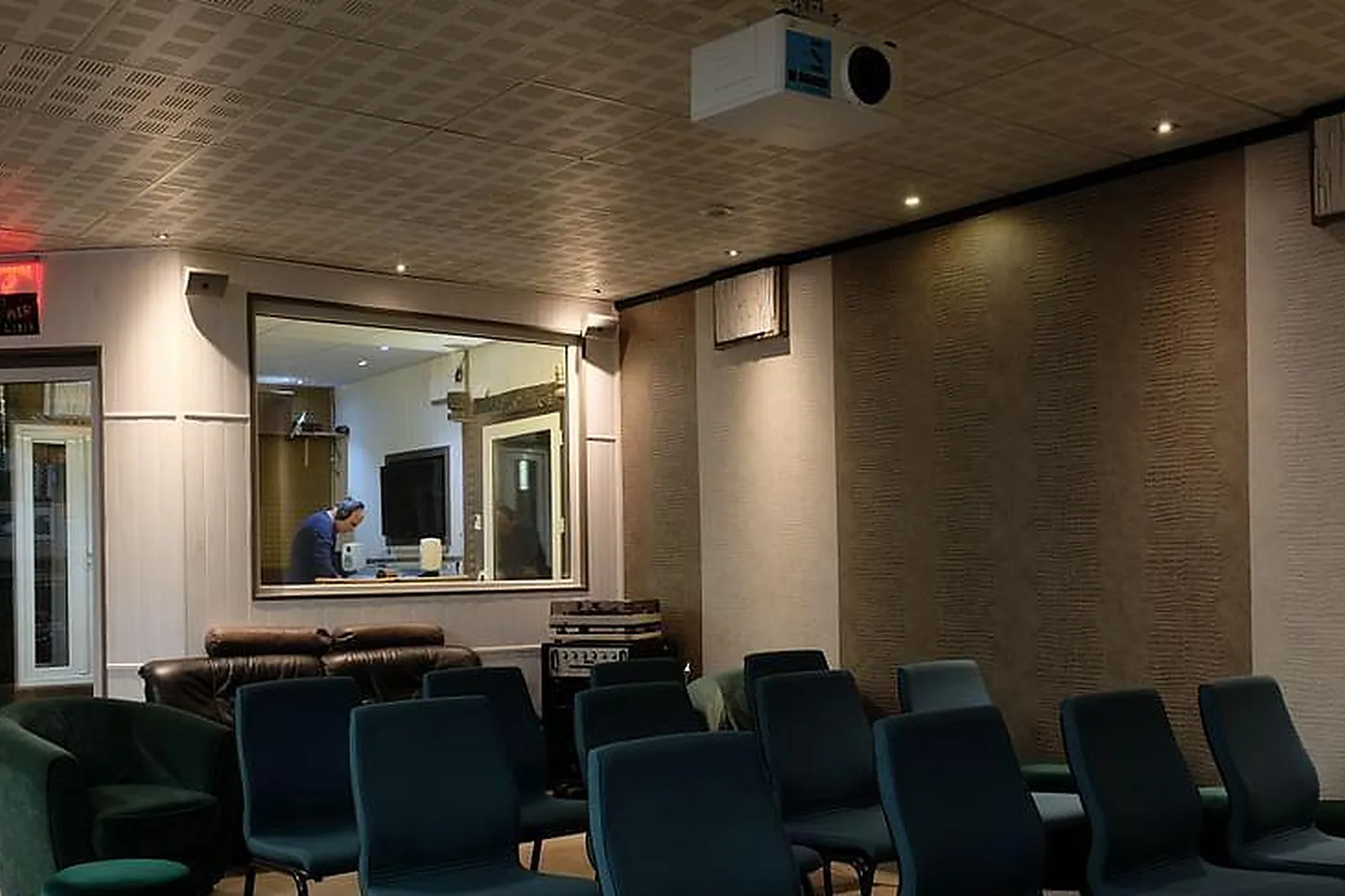 Lieux événementiels, CROSS LINER