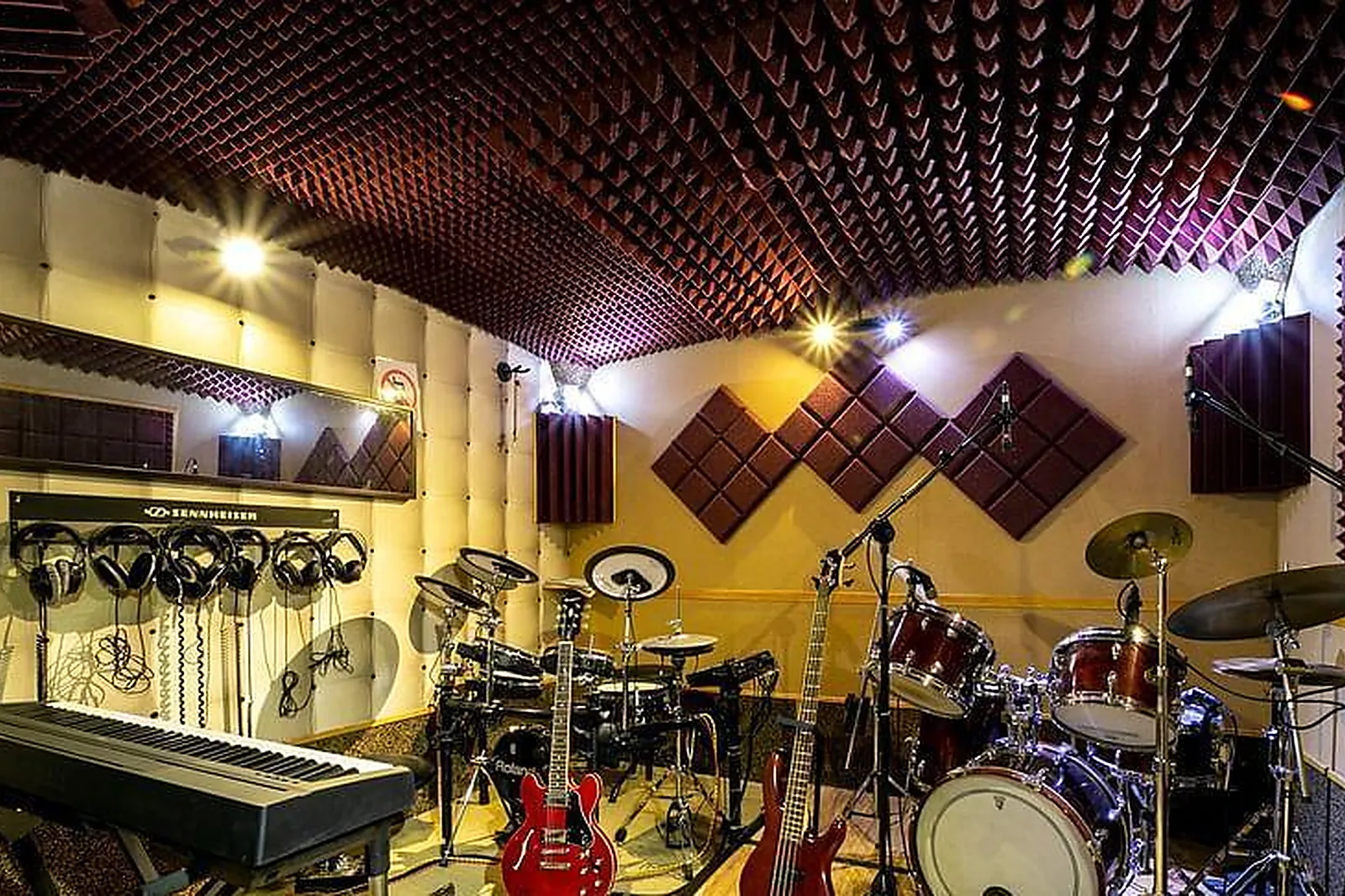 Lieux événementiels, CROSS LINER