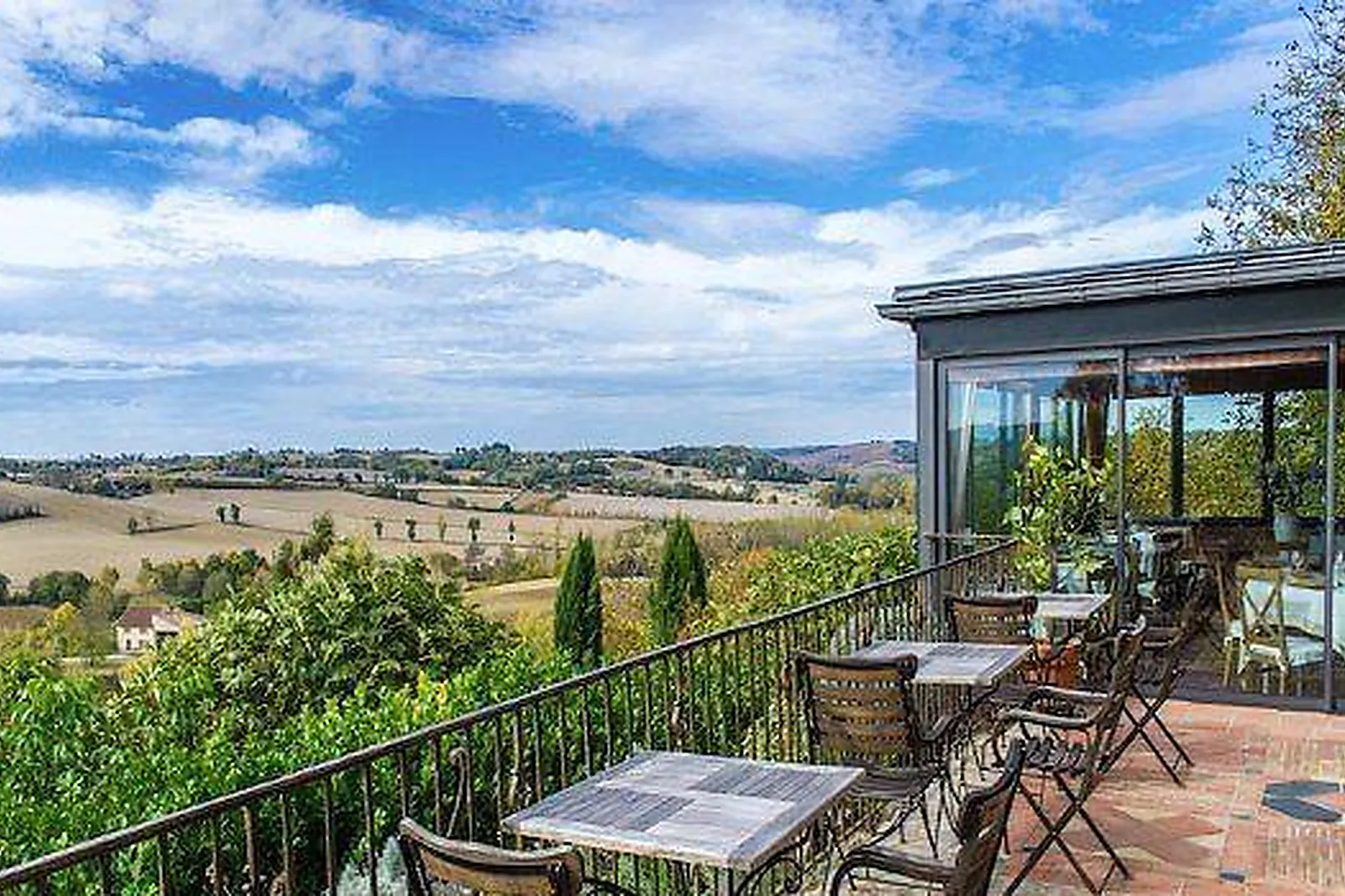 Lieux événementiels, CUQ EN TERRASSES