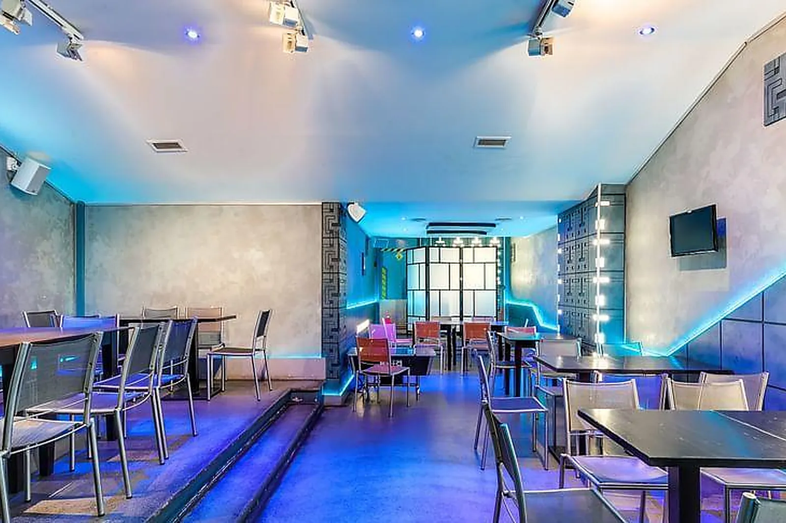 Lieux événementiels, DERNIER BAR AVANT LA FIN DU MONDE