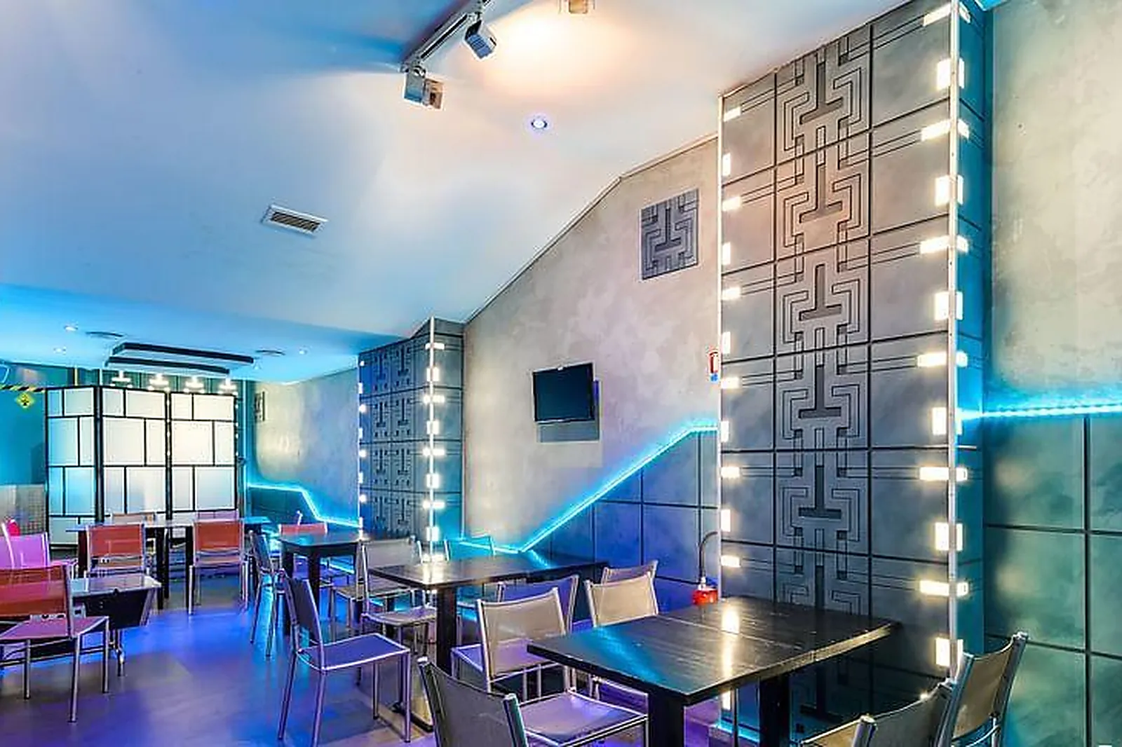 Lieux événementiels, DERNIER BAR AVANT LA FIN DU MONDE