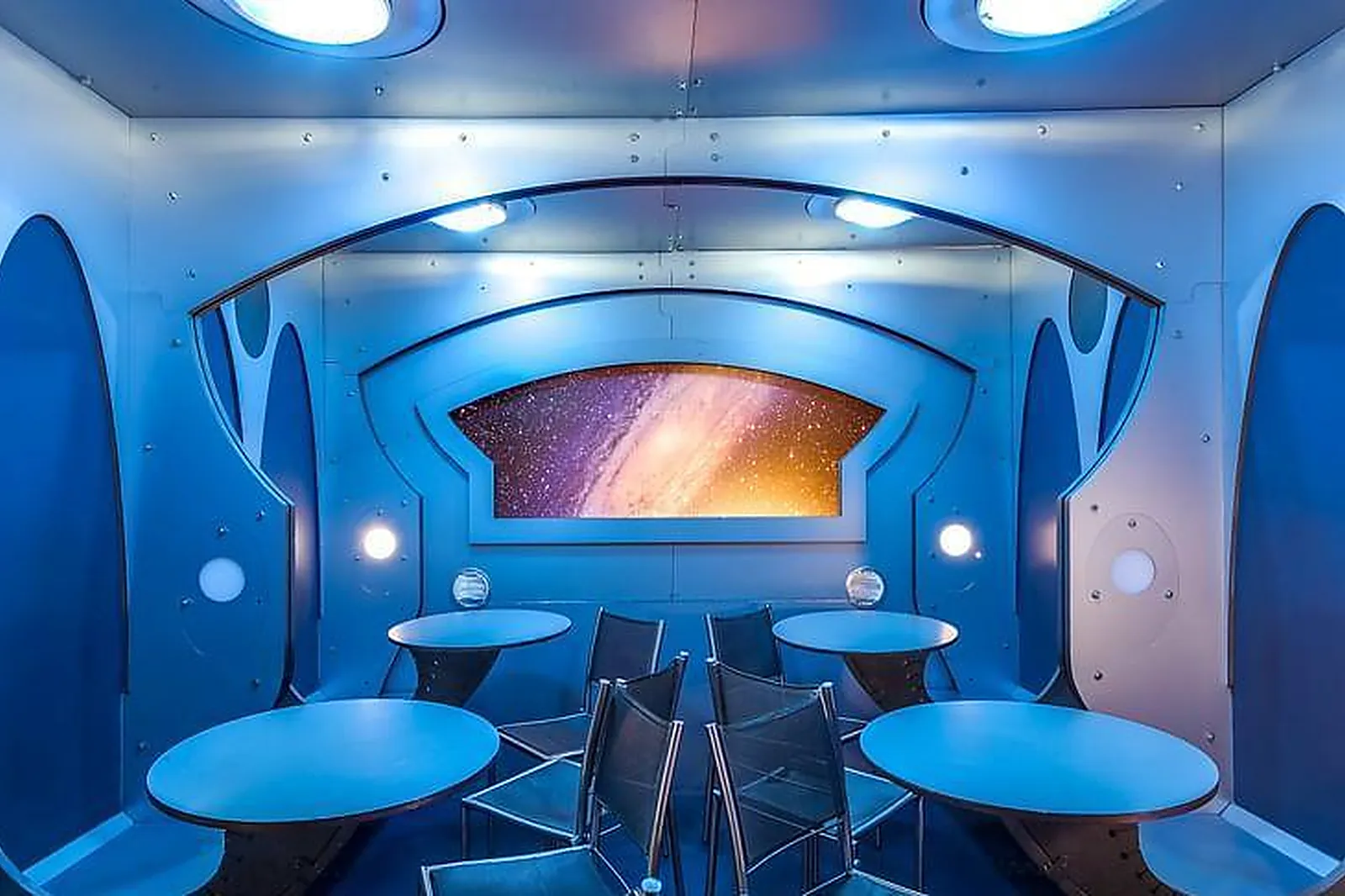 Lieux événementiels, DERNIER BAR AVANT LA FIN DU MONDE