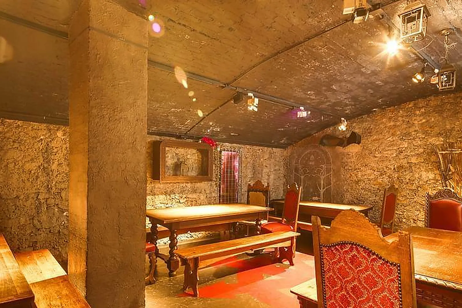 Lieux événementiels, DERNIER BAR AVANT LA FIN DU MONDE