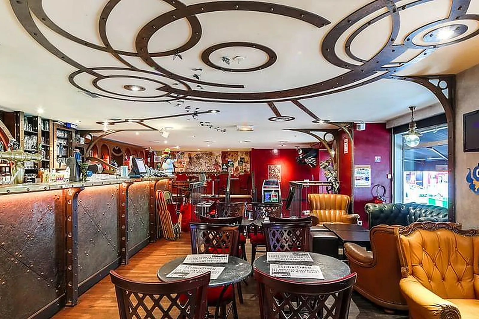 Lieux événementiels, DERNIER BAR AVANT LA FIN DU MONDE