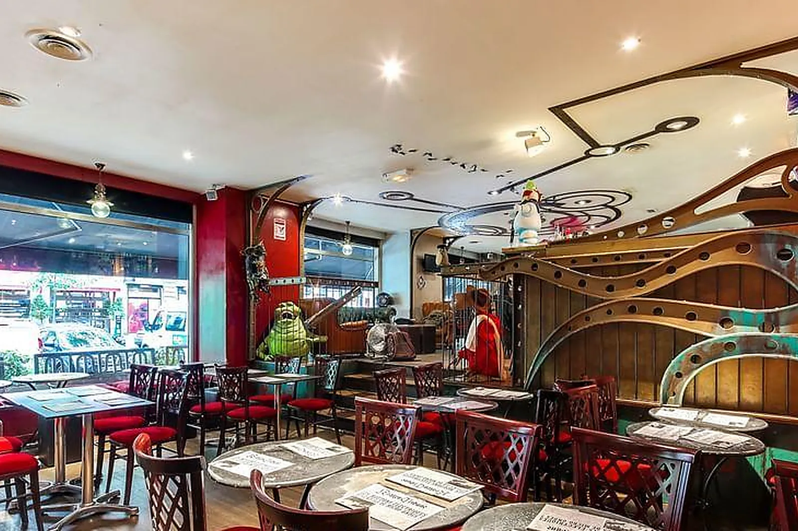 Lieux événementiels, DERNIER BAR AVANT LA FIN DU MONDE