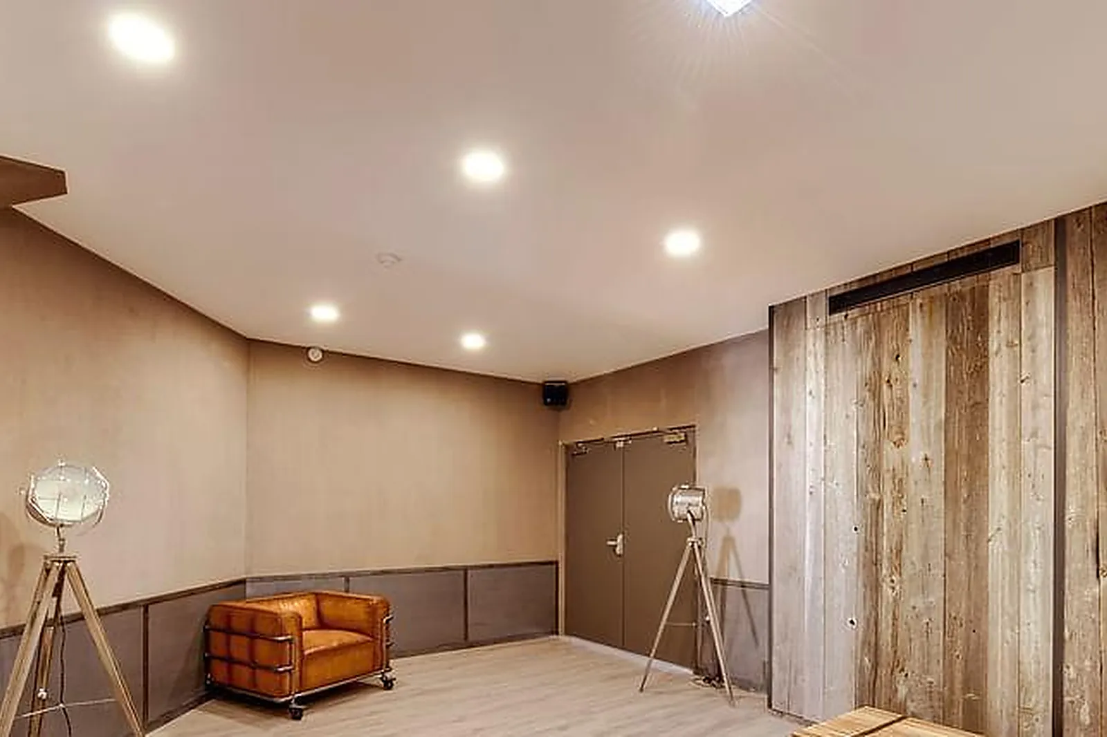 Lieux événementiels, DERNIER ETAGE