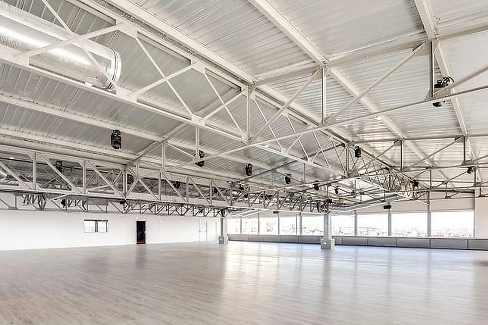 Lieux événementiels, DERNIER ETAGE