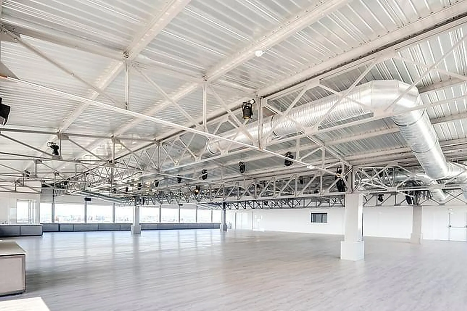 Lieux événementiels, DERNIER ETAGE