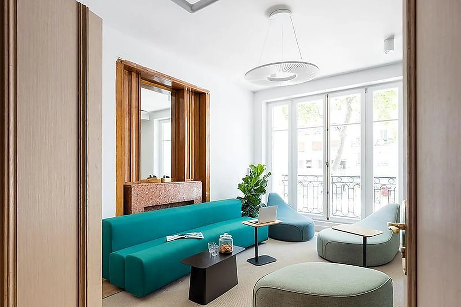 Lieux événementiels, DESKOPOLITAN VOLTAIRE