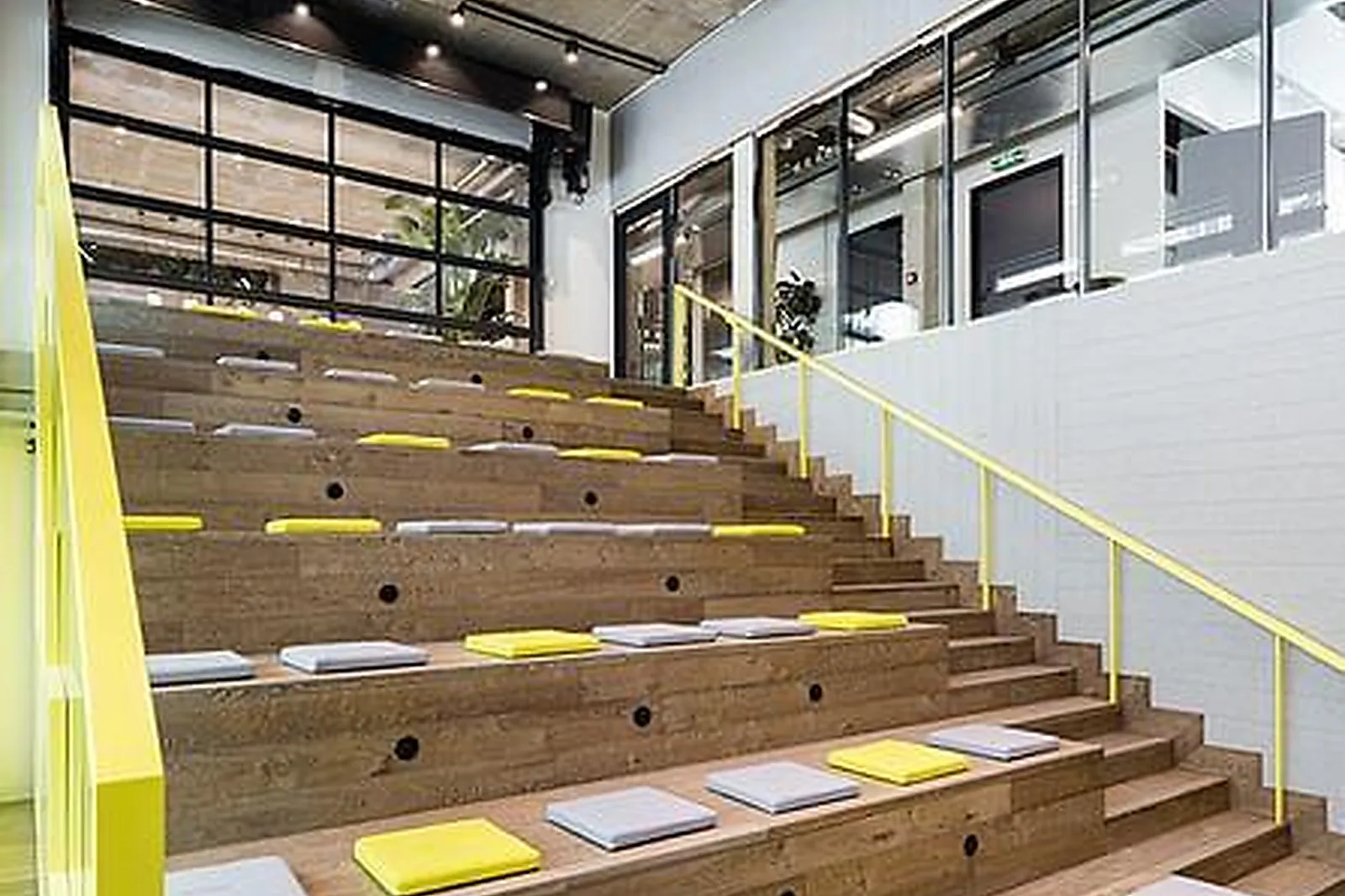 Lieux événementiels, DESKOPOLITAN VOLTAIRE