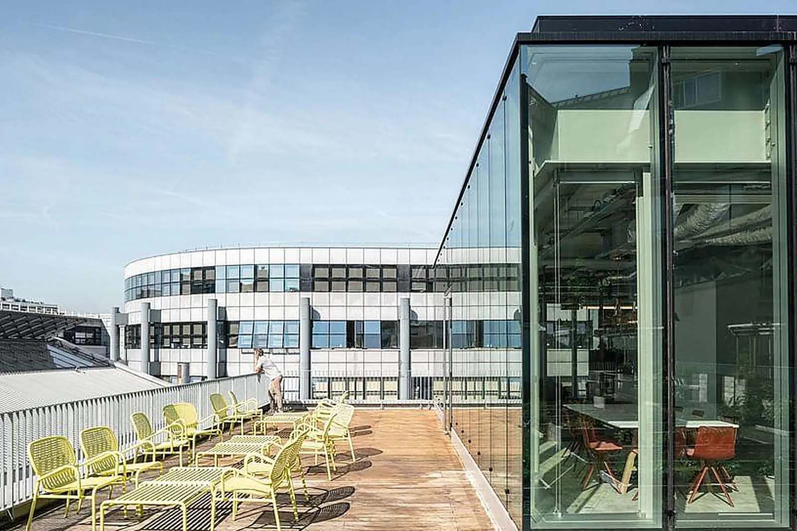 Lieux événementiels, DESKOPOLITAN VOLTAIRE