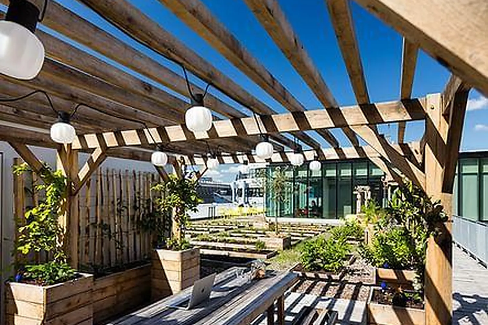 Lieux événementiels, DESKOPOLITAN VOLTAIRE