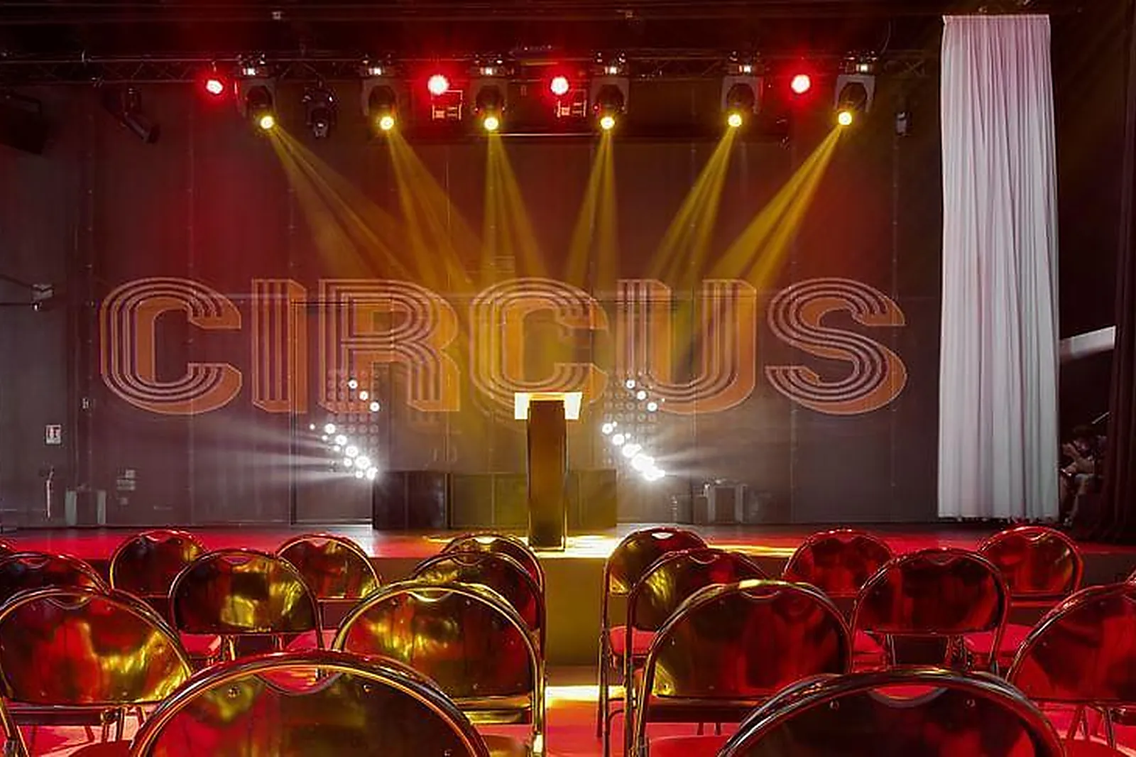 Lieux événementiels, DOCKS CIRCUS