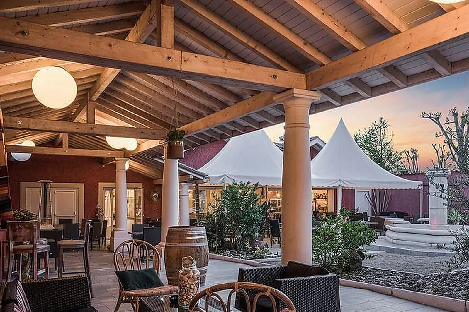 Lieux événementiels, DOMAINE LE PILLEBOIS RESTAURANT LA TOQUE ROSE***