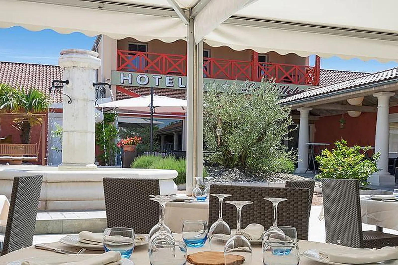 Lieux événementiels, DOMAINE LE PILLEBOIS RESTAURANT LA TOQUE ROSE***