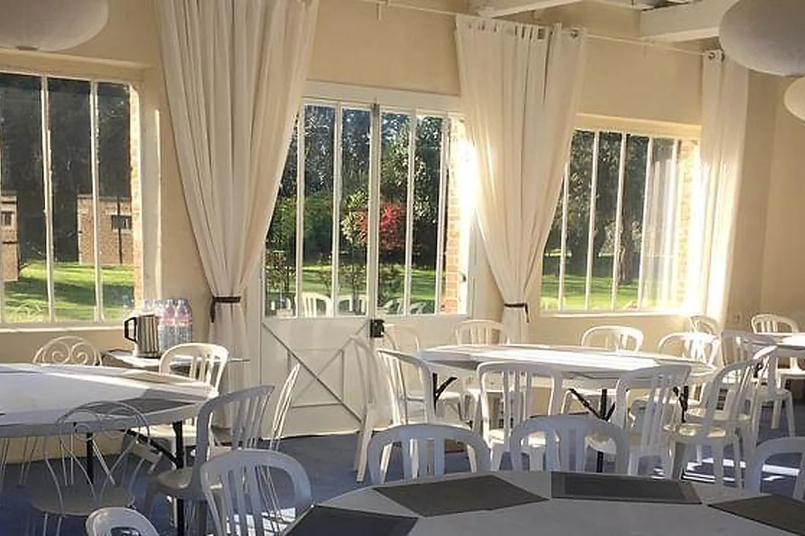 Lieux événementiels, DOMAINE LES RACINES