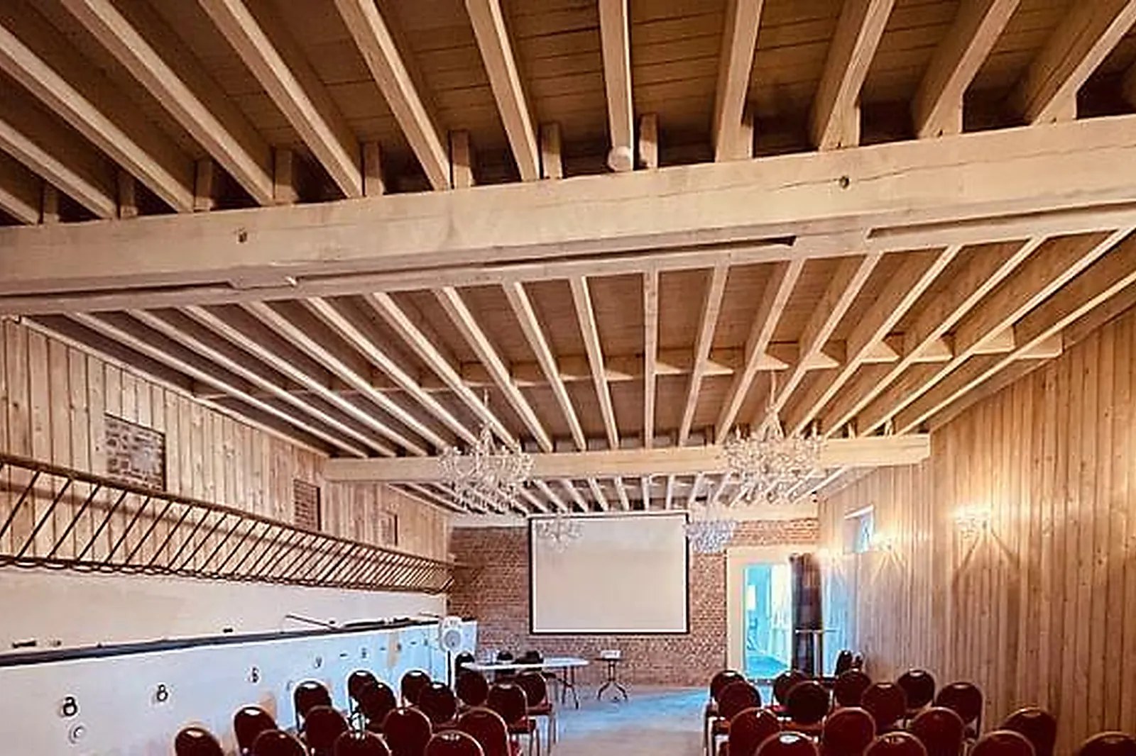 Lieux événementiels, DOMAINE LES RACINES